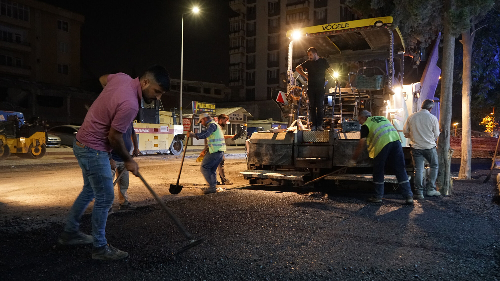 Kahramanmaraş’ta Gece Asfalt Mesaisi Caddeler Baştan Sona Yenileniyor (2)