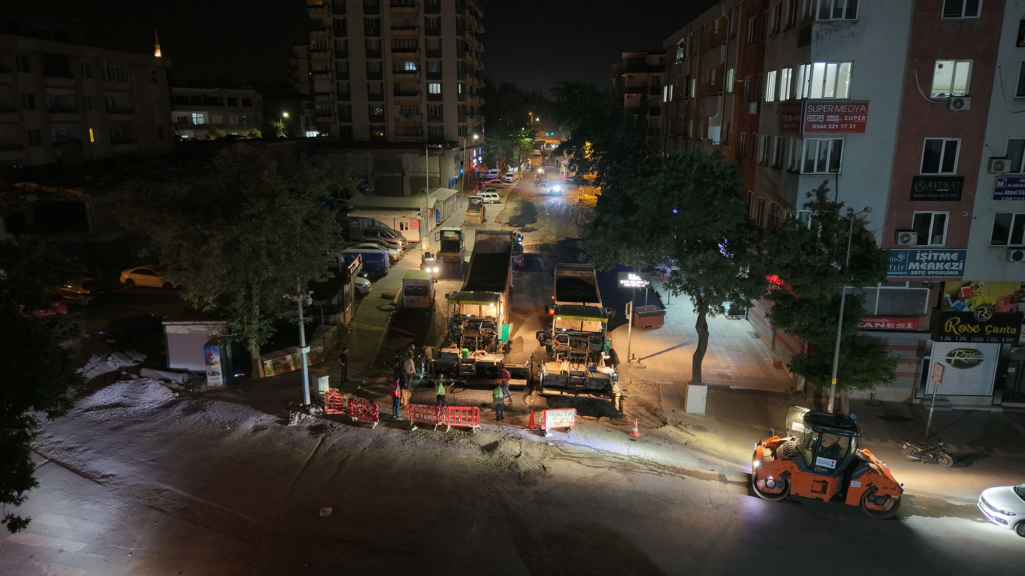 Kahramanmaraş’ta Gece Asfalt Mesaisi Caddeler Baştan Sona Yenileniyor (5)