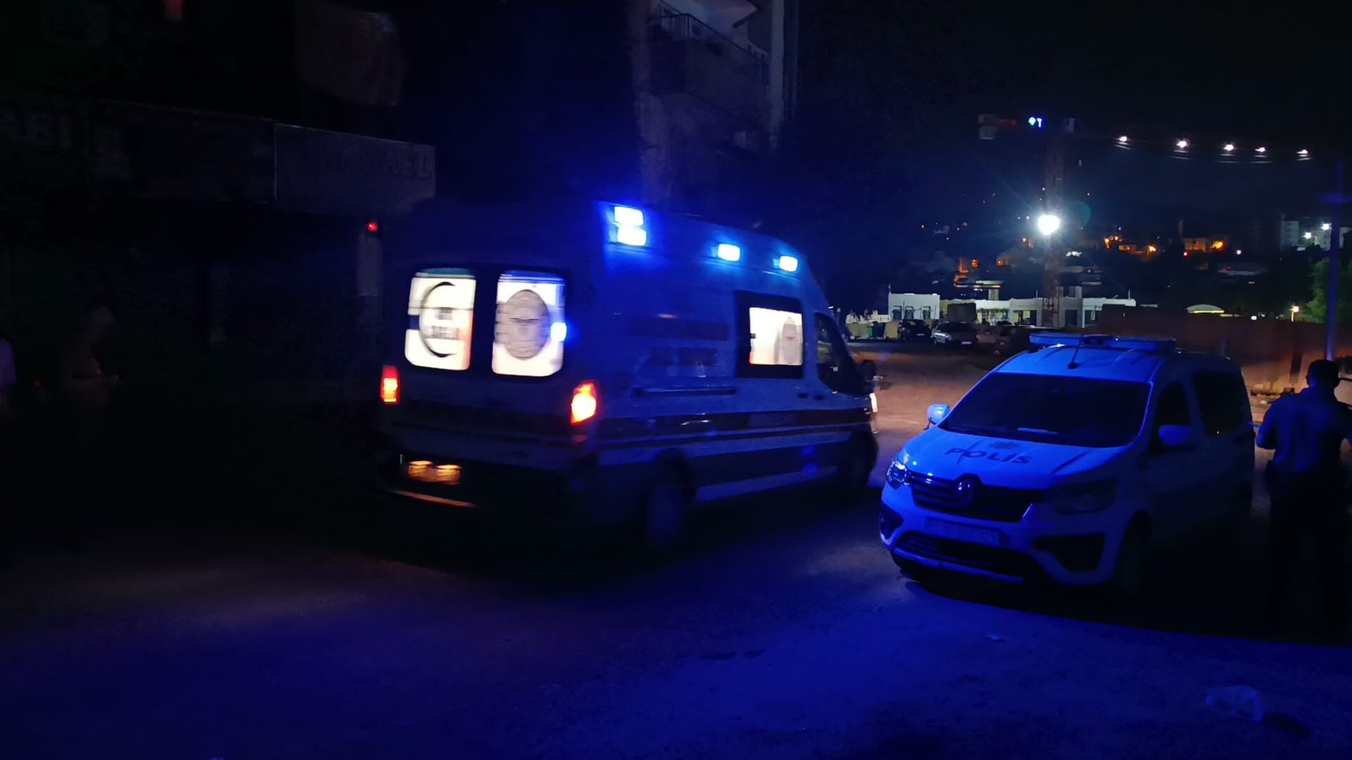 Kahramanmaraş'ta Iki Arkadaş Arasında Çıkan Tartışmanın Kavgaya Dönüşmesi Sonucu Bir Kişi Pompalı Tüfekle Vurularak Yaralandı (2)