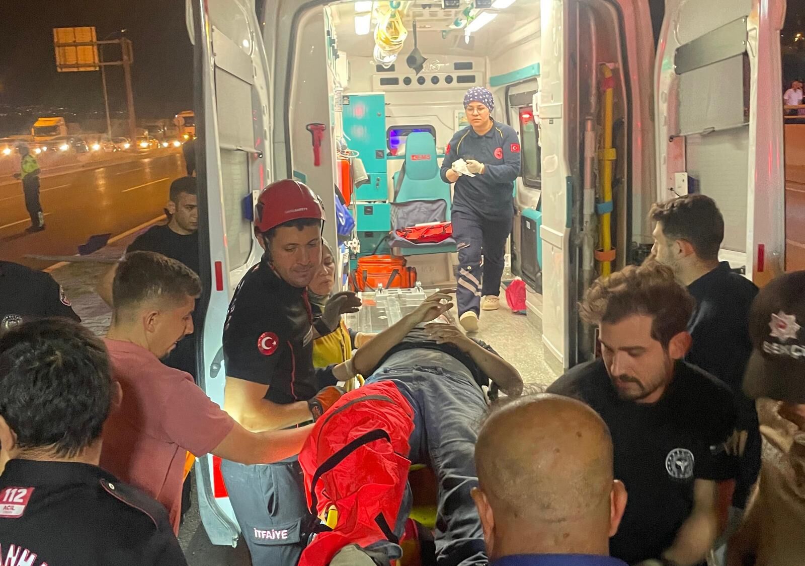 Kahramanmaraş’ta Kontrolden Çıkan Araç Direğe Çarptı 1’I Ağır 2 Yaralı (1)