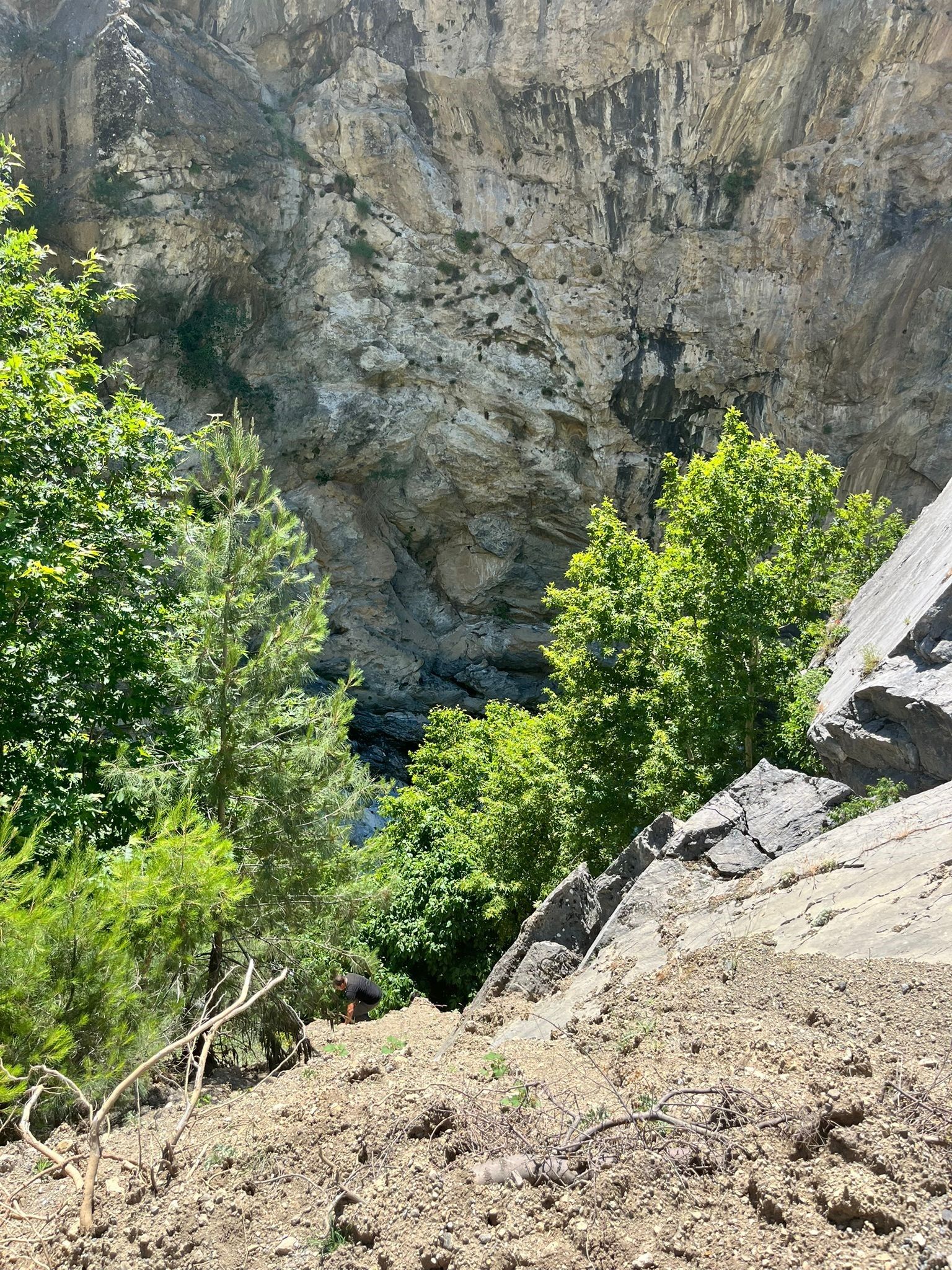 Kahramanmaraş'ta Nehirde Kaybolan Kişiyi Arama Çalışmaları Sürüyor (2)