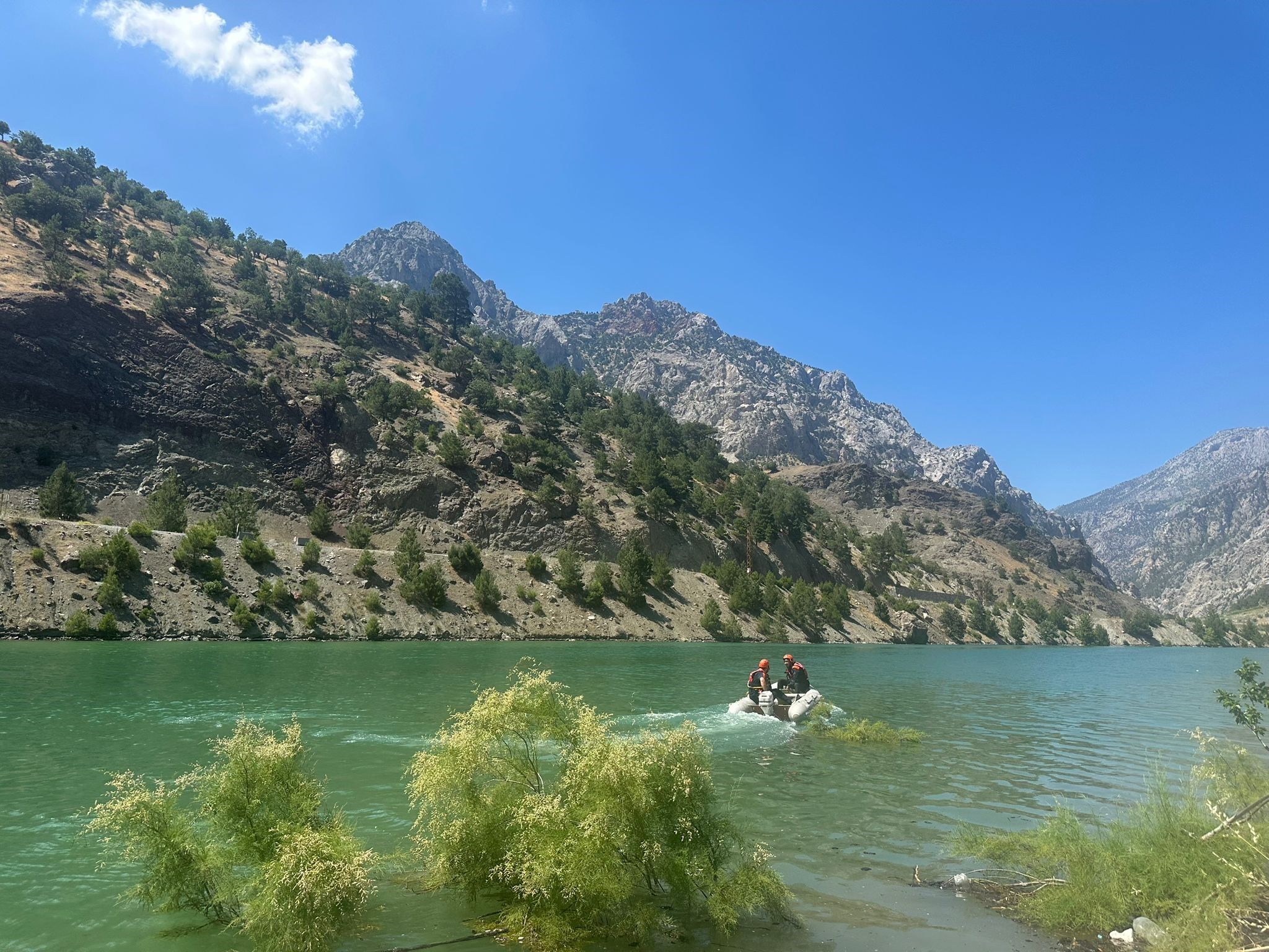 Kahramanmaraş'ta Nehirde Kaybolan Kişiyi Arama Çalışmaları Sürüyor (3)