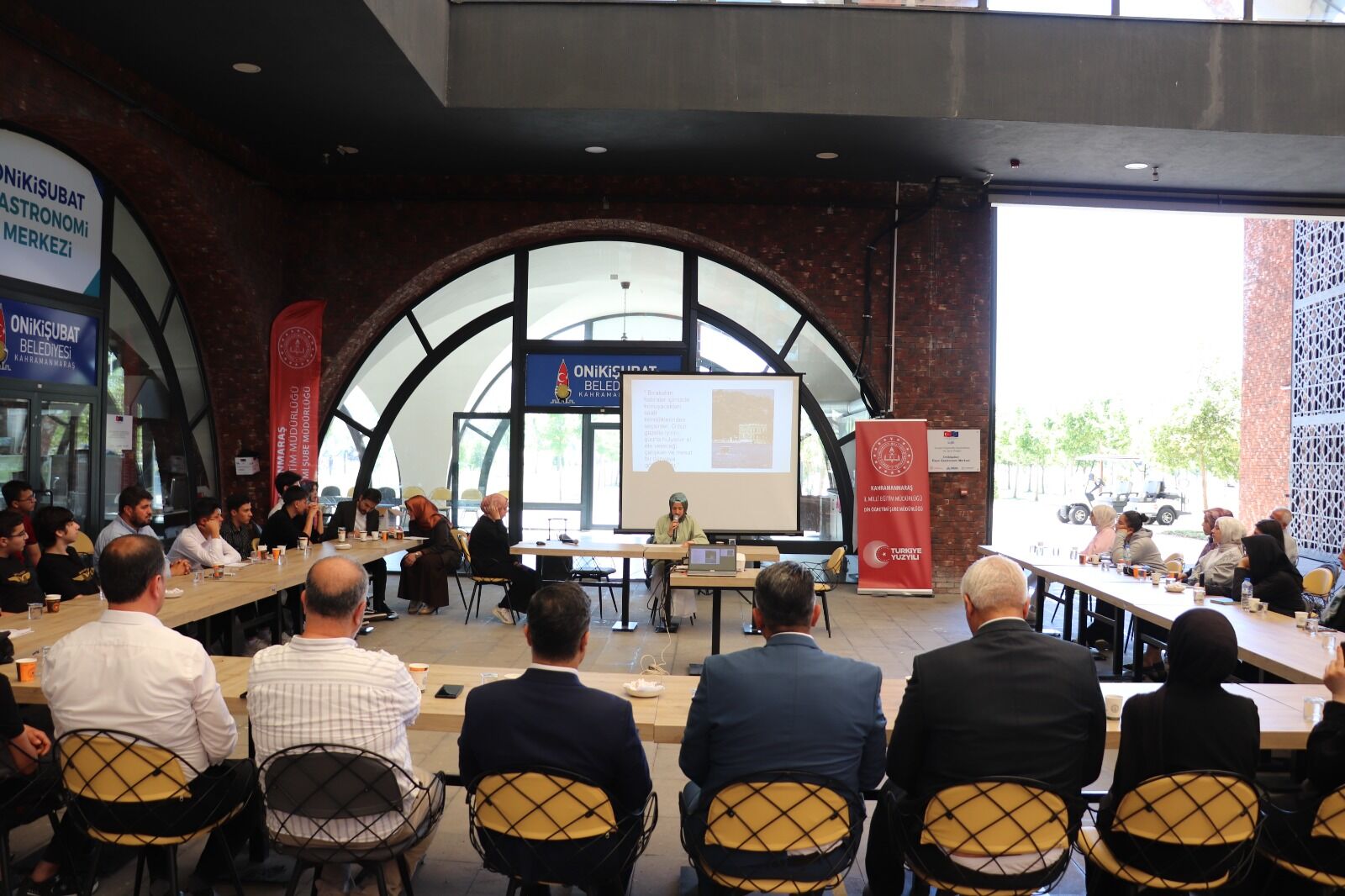 Kahramanmaraş’ta “Oku Yorum” Projesi Yıl Sonu Programı Gerçekleştirildi (5)