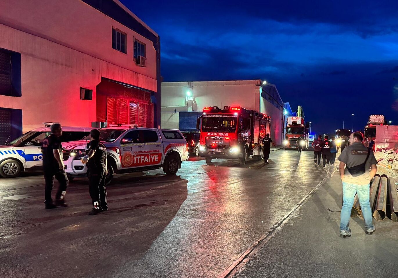 Kahramanmaraş'ta Tekstil Fabrikasında Yangın Çıktı (2)