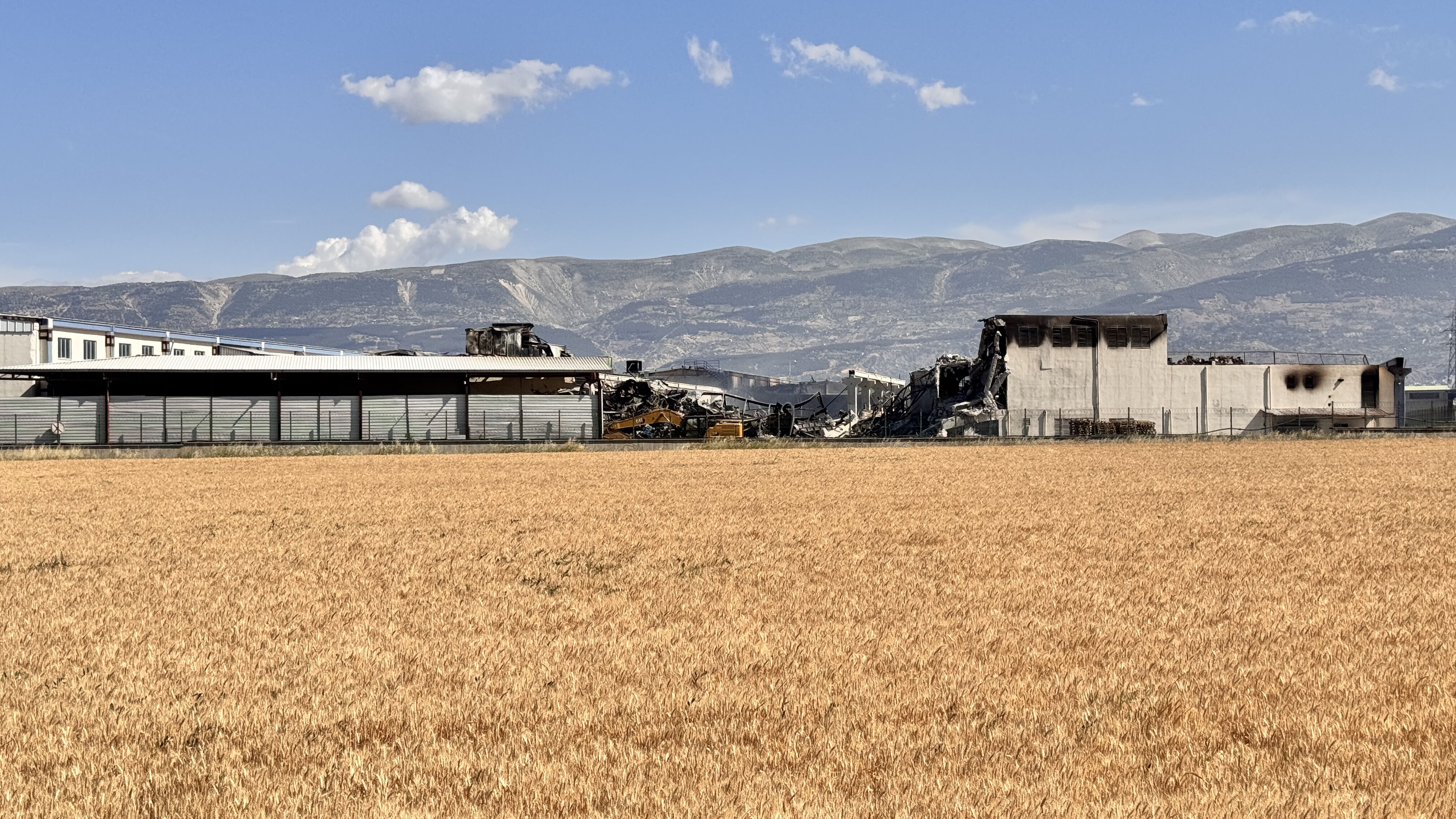 Kahramanmaraş'ta Tekstil Fabrikasındaki Yangının Hasarı Gün Ağarınca Ortaya Çıktı (4)