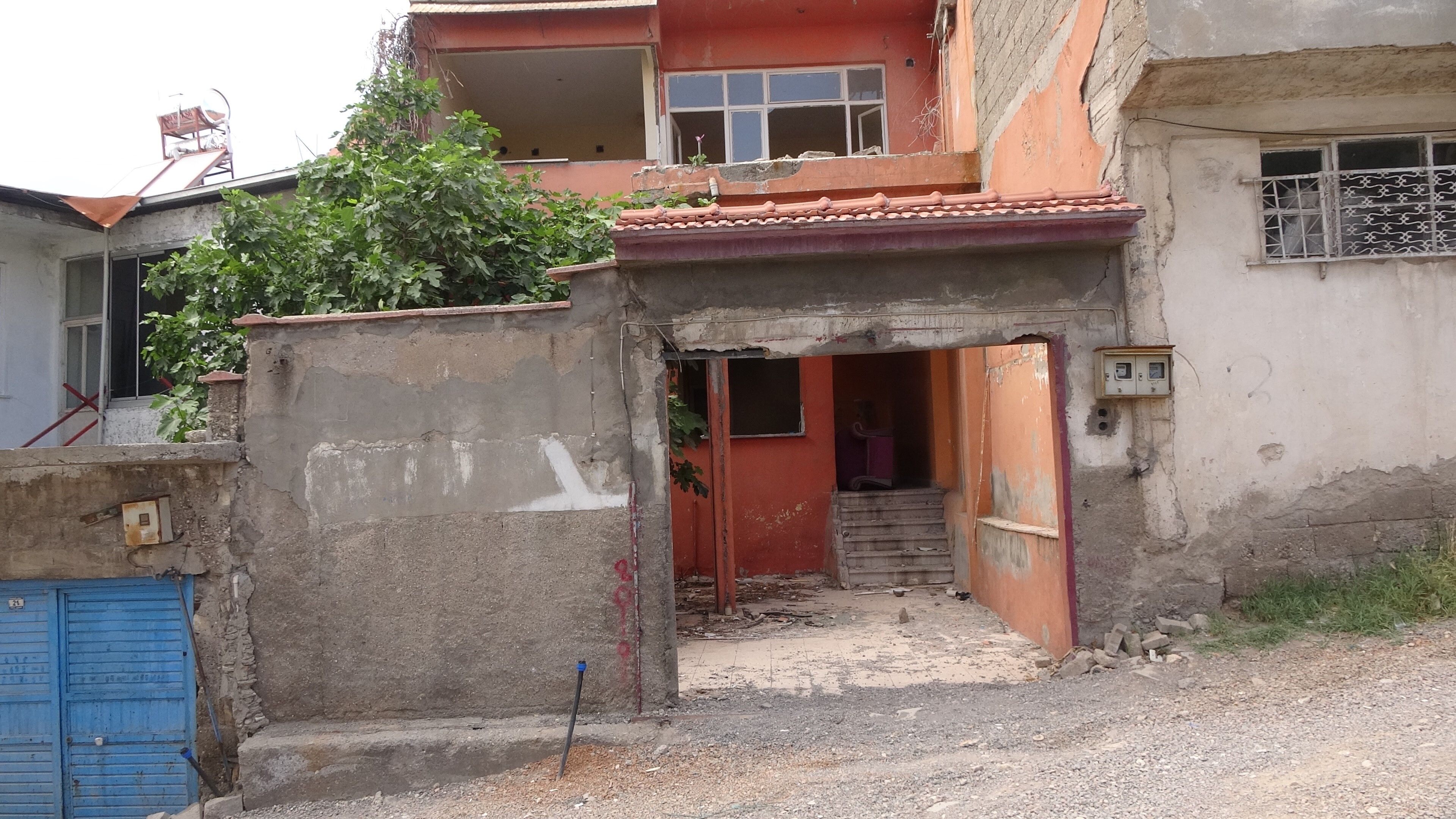 Kahramanmaraş’ta Yıkım Bekleyen 35 Bina Mahalleyi Huzursuz Etti (2)
