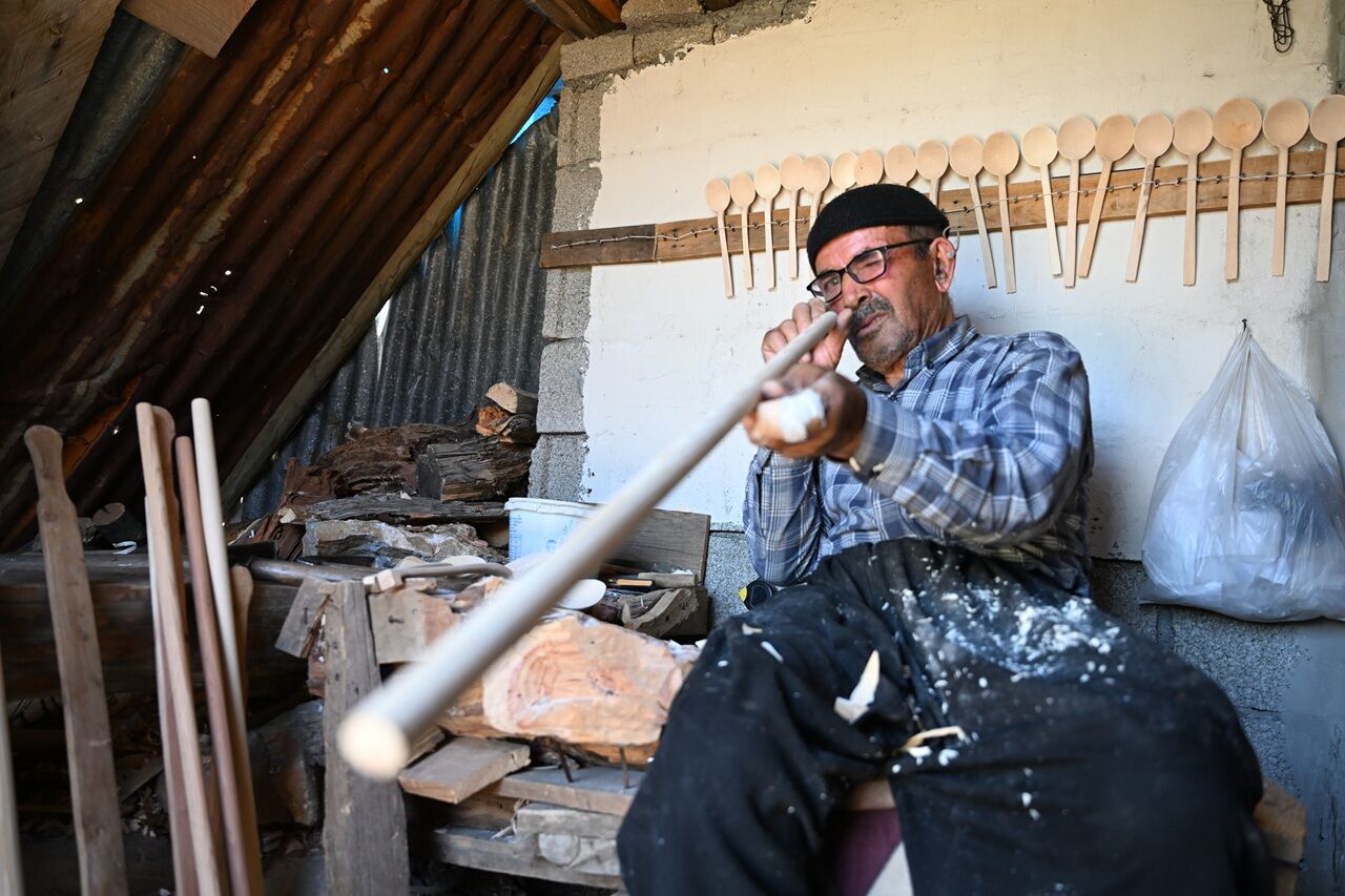 Kahramanmaraş'ta Zamana Direnen Usta 76 Yaşında Hâlâ Kaşık Yontuyor (5)