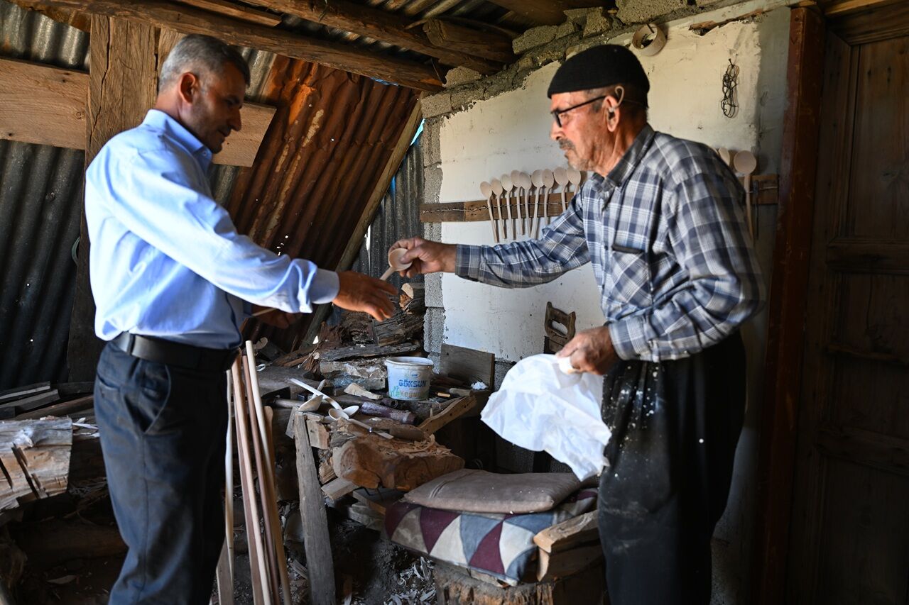 Kahramanmaraş'ta Zamana Direnen Usta 76 Yaşında Hâlâ Kaşık Yontuyor (6)