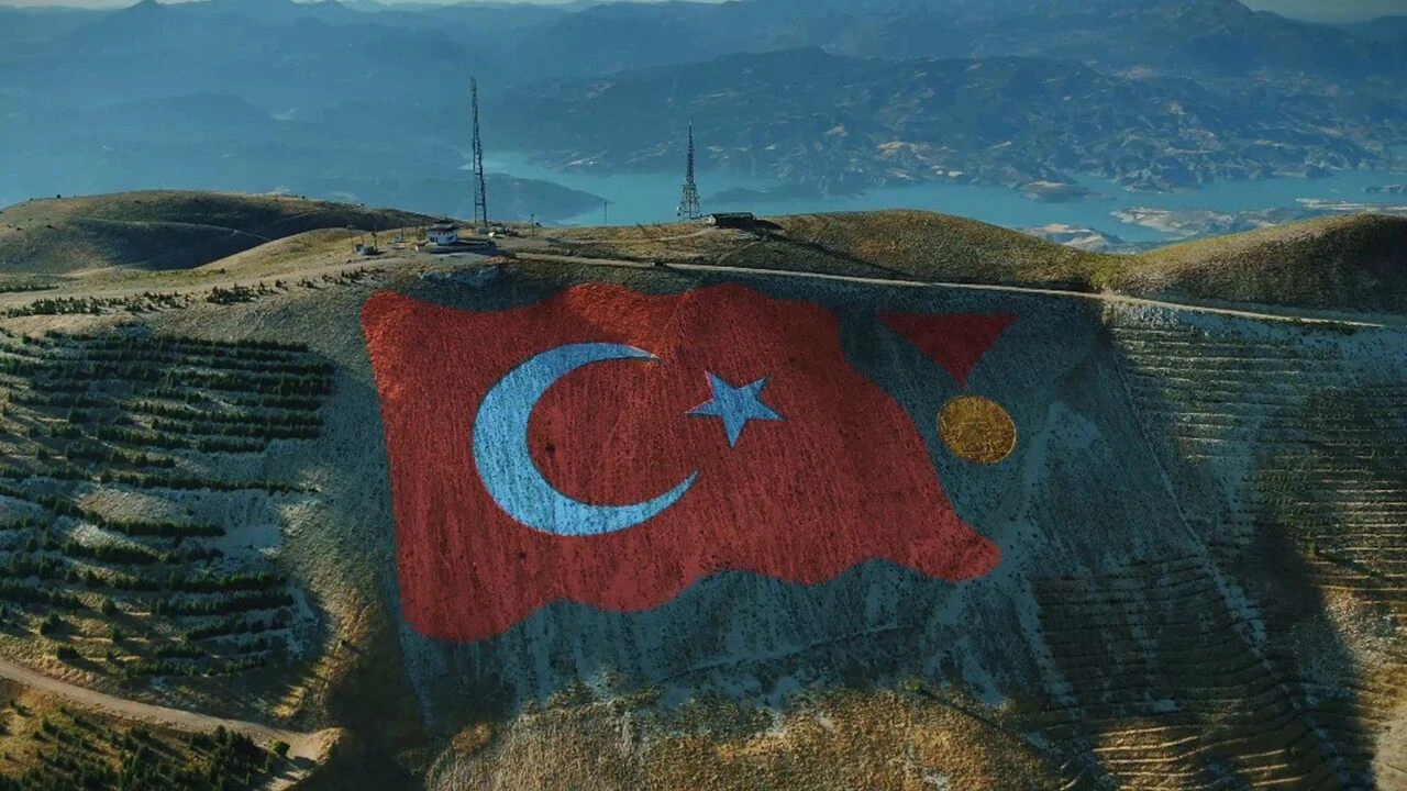 Kahramanmarastaki Dev Turk Bayragini Yenileme Calismasi Basladi