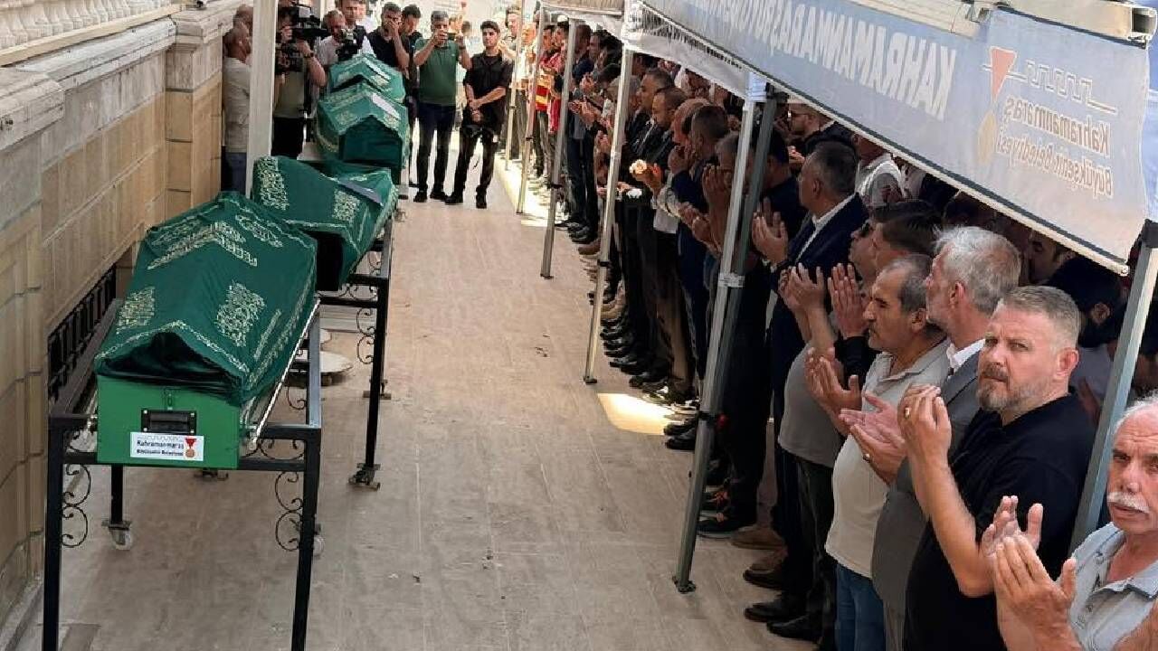 Kahramanmaraş'taki Feci Yangında Ölen 3 Kardeş Toprağa Verildi