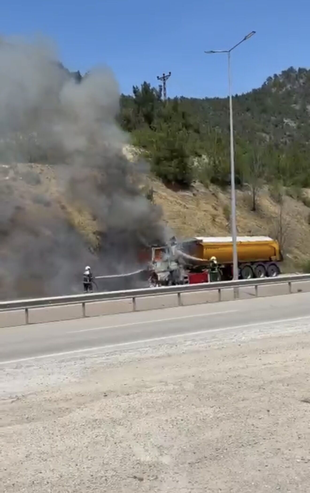 Karabük Ankara Yolunda Alev Paniği! Seyir Halindeki Kamyon Küle Döndü (4)