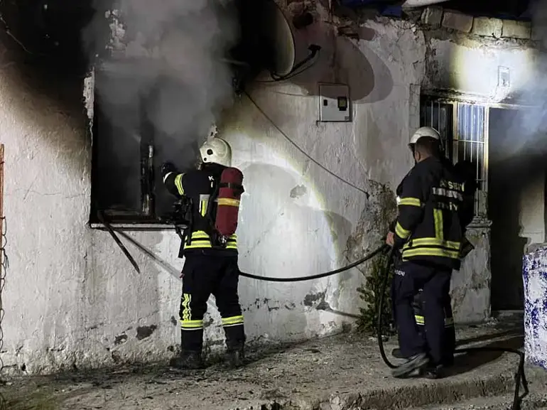 Kayseri’de Metruk Evde Çıkan Yangın Söndürüldü