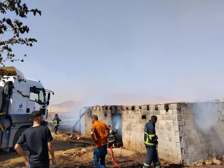 Mardin'de Anız Yangını, Yerleşim Yerine De Sıçradı