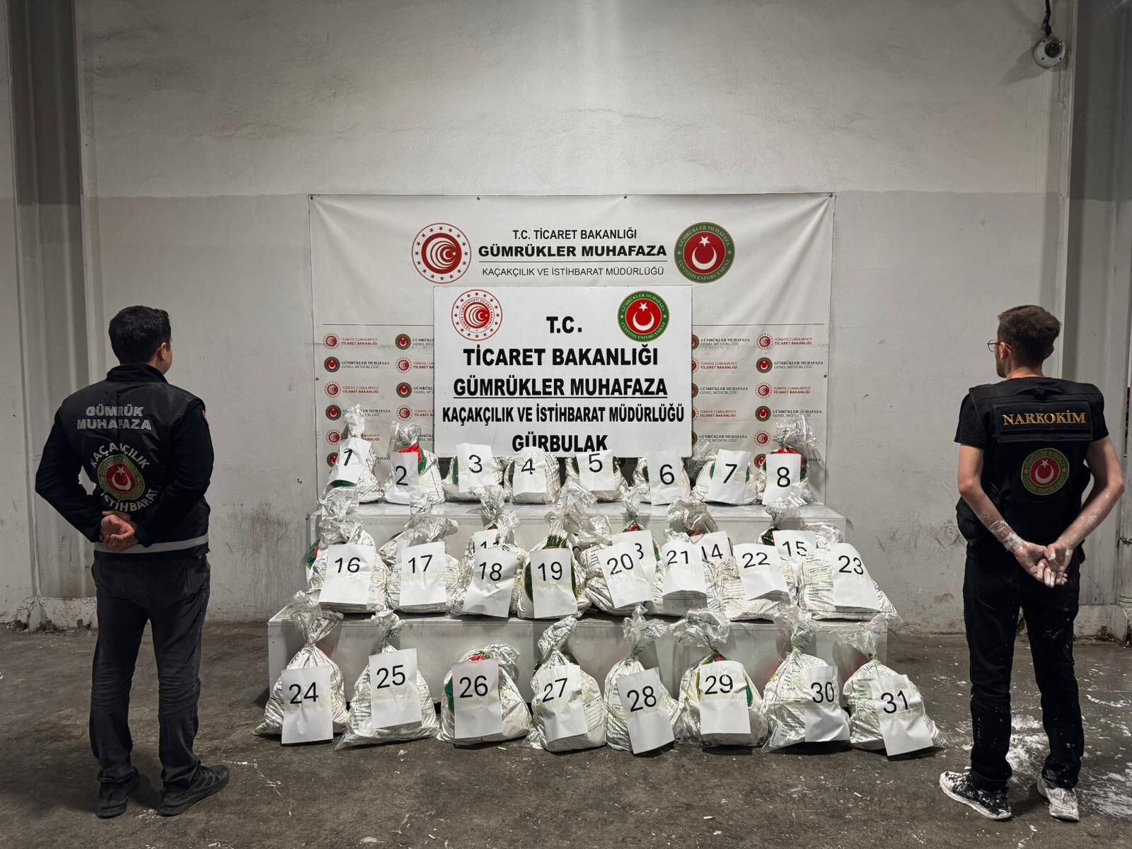 Mersin Limanı Ve Gürbulak'ta Dev Operasyon! 8 Milyar Liralık Kaçak Ürün Ele Geçirildi (5)