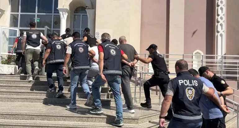 Muğla Merkezli 4 Ilde Gözaltına Alınan 18 Göçmen Kaçakçılığı Şüphelisi Adliyede