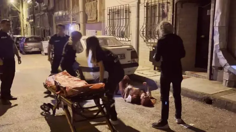 Önce Annesini Ardından Kendini Bıçakladı