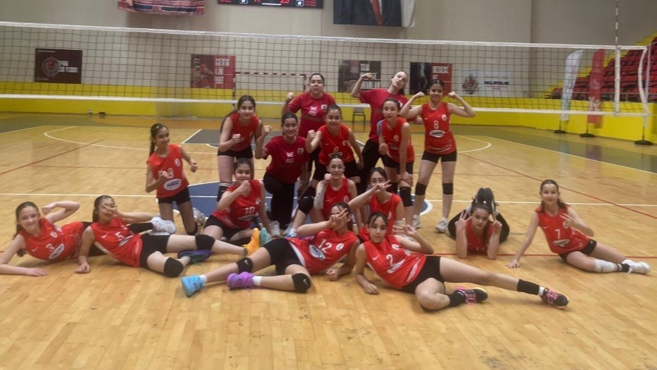 Onikişubat Belediyespor Midi Kız Takımı Türkiye Şampiyonası Yolcusu (1)-1