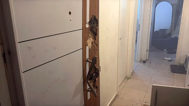 Psikolojik Sorunları Olan Kadın Evini Ateşe Verip Kendini Kilitledi (4)
