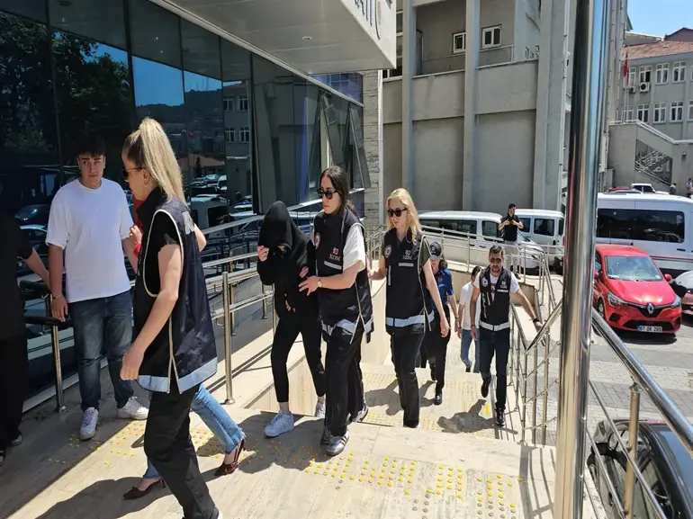 Rüşvet Şüphelisi Doktor, Kürtaj Için 10 Bin Ile 100 Bin Lira Arasında Değişen Miktarlarda Para Istemiş 1-1