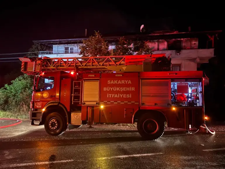 Sakarya’da Iki Katlı Evde Yangın