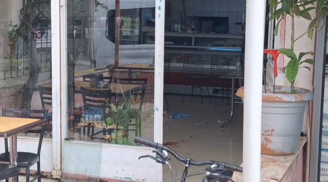 Seyyar Satıcı, Esnaf Çifti Silahla Yaralayıp, Yaşamına Son Verdi (2)