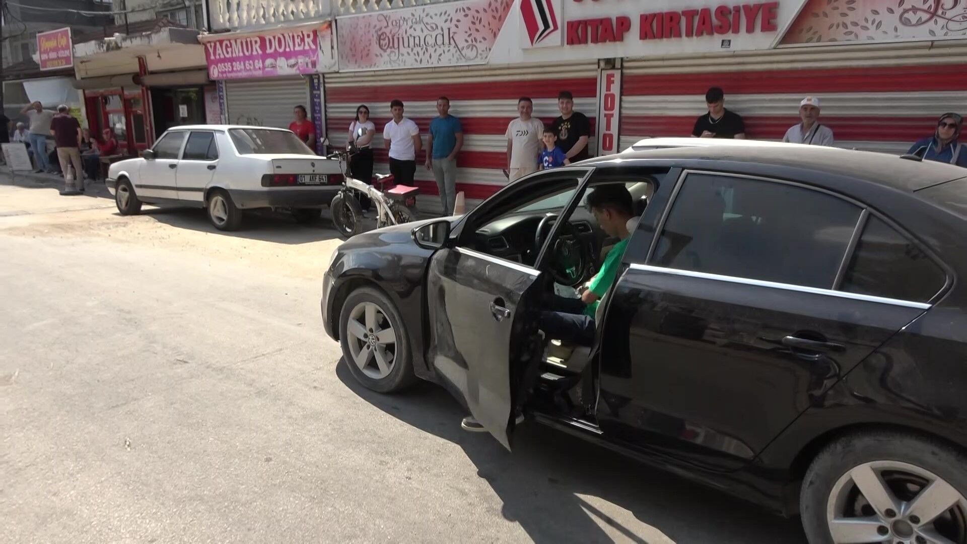 Sınava 1 Dakika Kala Yetişti, Aracının El Frenini Çekmeden Araçtan Fırlayıp Okula Koştu (3)