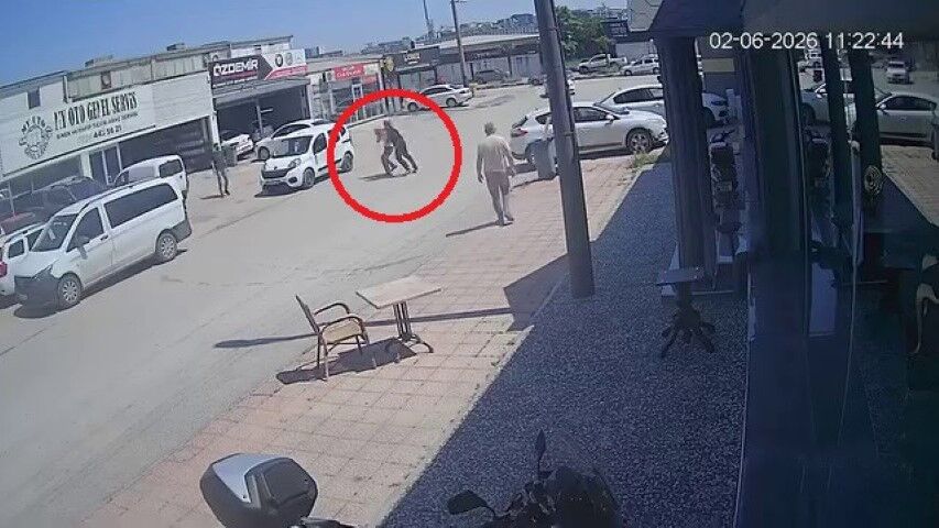 Ticari Aracı Çalmak Isterken Meydan Dayağı Yedi; O Anlar Kamerada