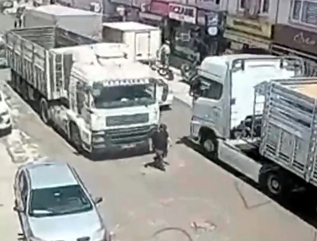 Tir’ın Altında Kalan Emlakçı Hayatını Kaybetti (2)