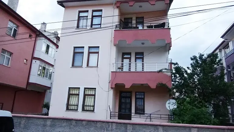 Uzaklaştırma Kararı Vardı! Çocuklarının Önünde Eşini Bıçakladı1