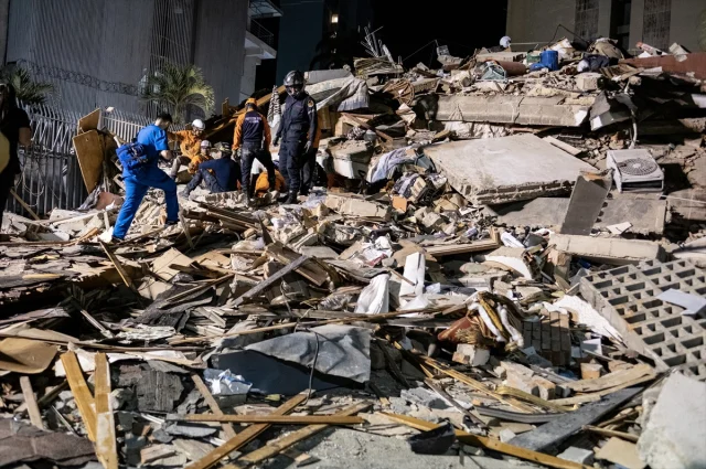 Venezuela’da Deprem Felaketi 7.5 Ve 7.2’Lik Sarsıntılar Denizin Ortasından Görüldü (5)