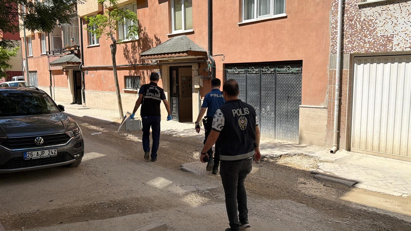 Yatağında ölü bulundu