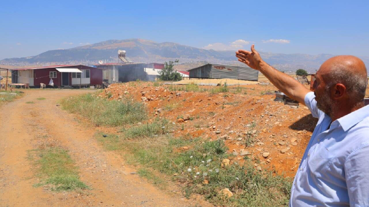 Elektriği kesilen besici yardım bekliyor