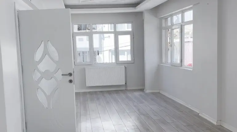 2 Çocuk Annesi, Eşinin Ödemediği Kira Borcu Yüzünden Evinden Çıkarıldığını Iddia Etti 1