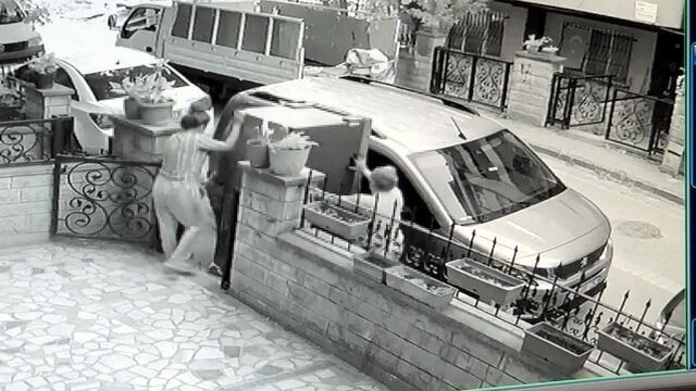 4 Kadın 100 Kiloluk Buzdolabını Kamyonete Yükleyip Kaçtı (1)-1