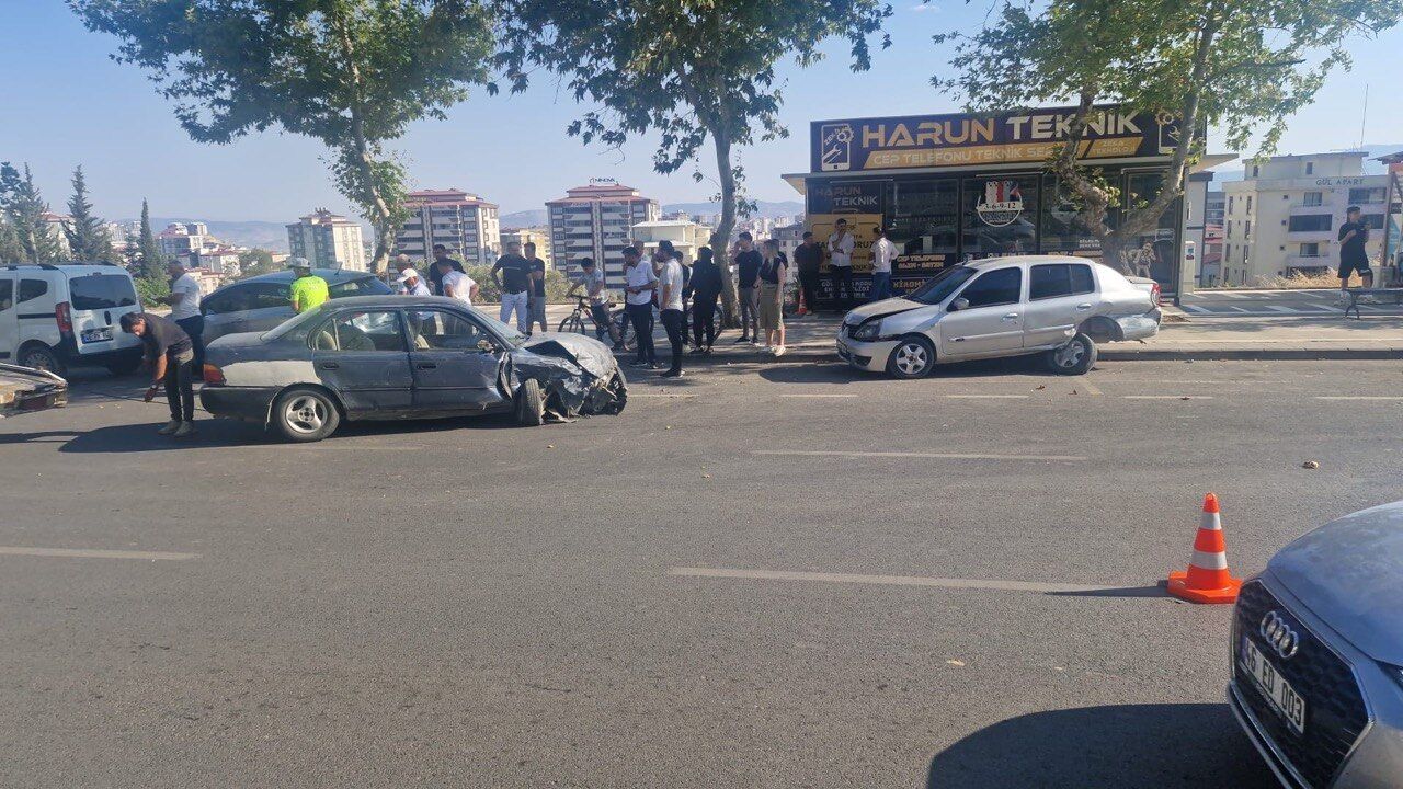 Kahramanmaraş’ta 6 aracın karıştığı zincirleme kaza: 1 yaralı