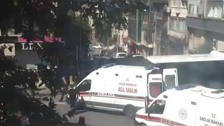 İETT otobüsü ambulansa çarptı; 5 yaralı