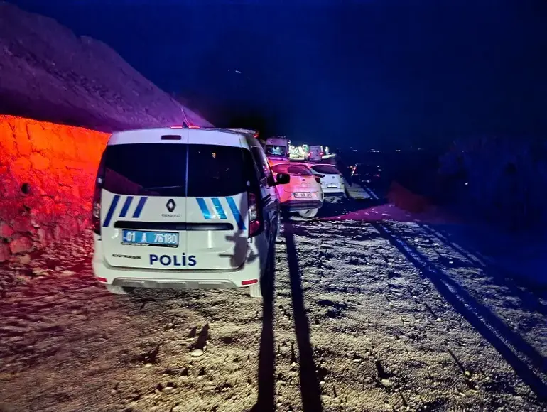 Adana’da Seyir Tepesinde Silahlı Saldırı; 1’I Kadın 3 Ölü