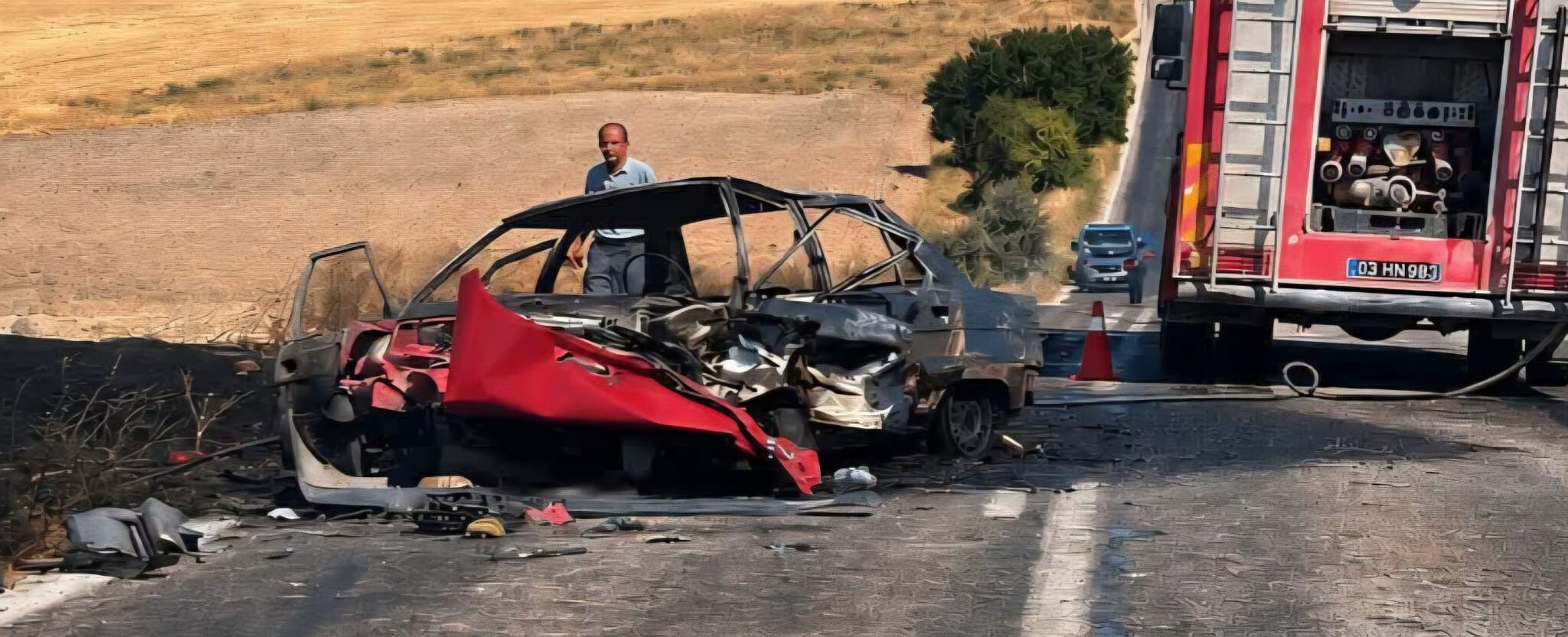 Afyonkarahisar'da Feci Kaza Otomobil Alev Aldı, 1 Ölü 2 Yaralı (2)