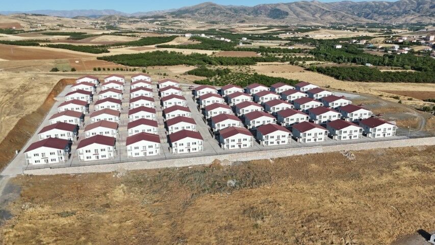 Ahbap Derneği ‘Depremzedeye Ev’ Sözünü Tutmadı; Malatyalı Depremzedeler, Toplanan Milyonlarca Doların Nereye Harcandığını Soruyor