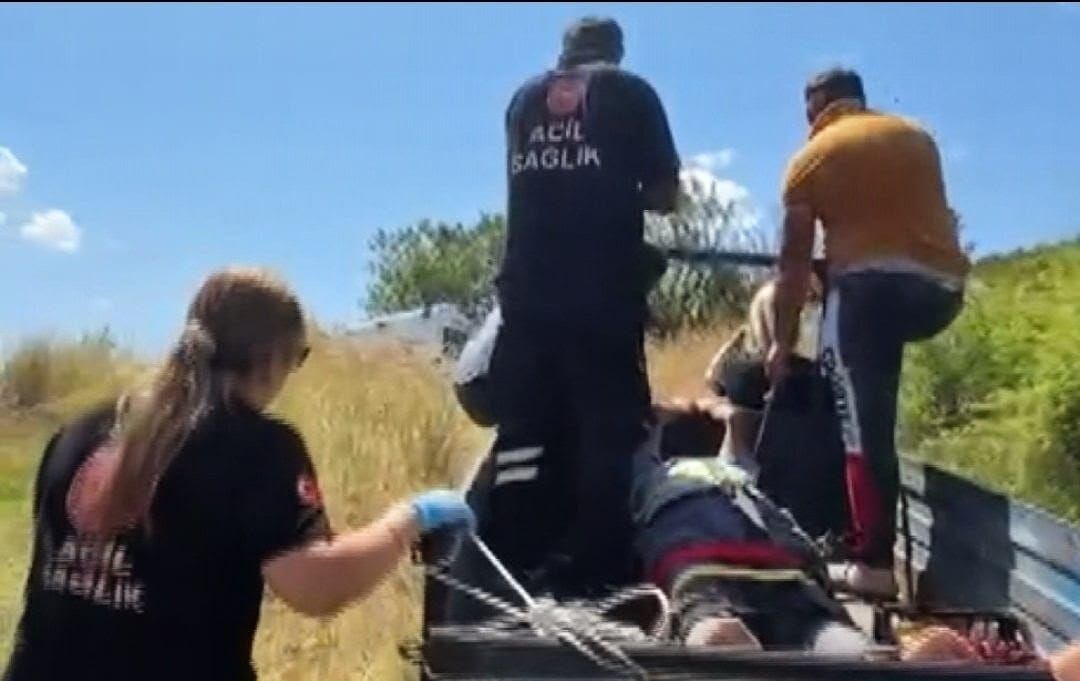 Amasya'da Yaylada Yaralanan Yaşlı Kadın 'Patpat'la Ambulansa Ulaştırıldı (1)