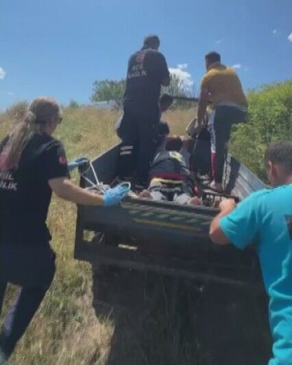 Amasya'da Yaylada Yaralanan Yaşlı Kadın 'Patpat'la Ambulansa Ulaştırıldı (3)
