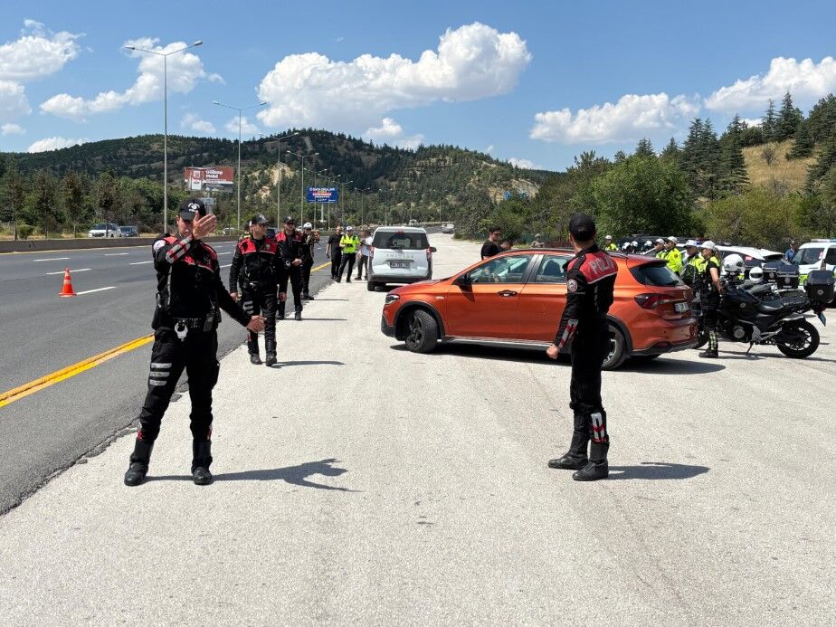 Ankara’da Nato Zirvesi Öncesi Atlı Polisler Devriye Attı, Trafik Ve Asayiş Ekipleri Yol Kontrol Uygulaması Gerçekleştirdi