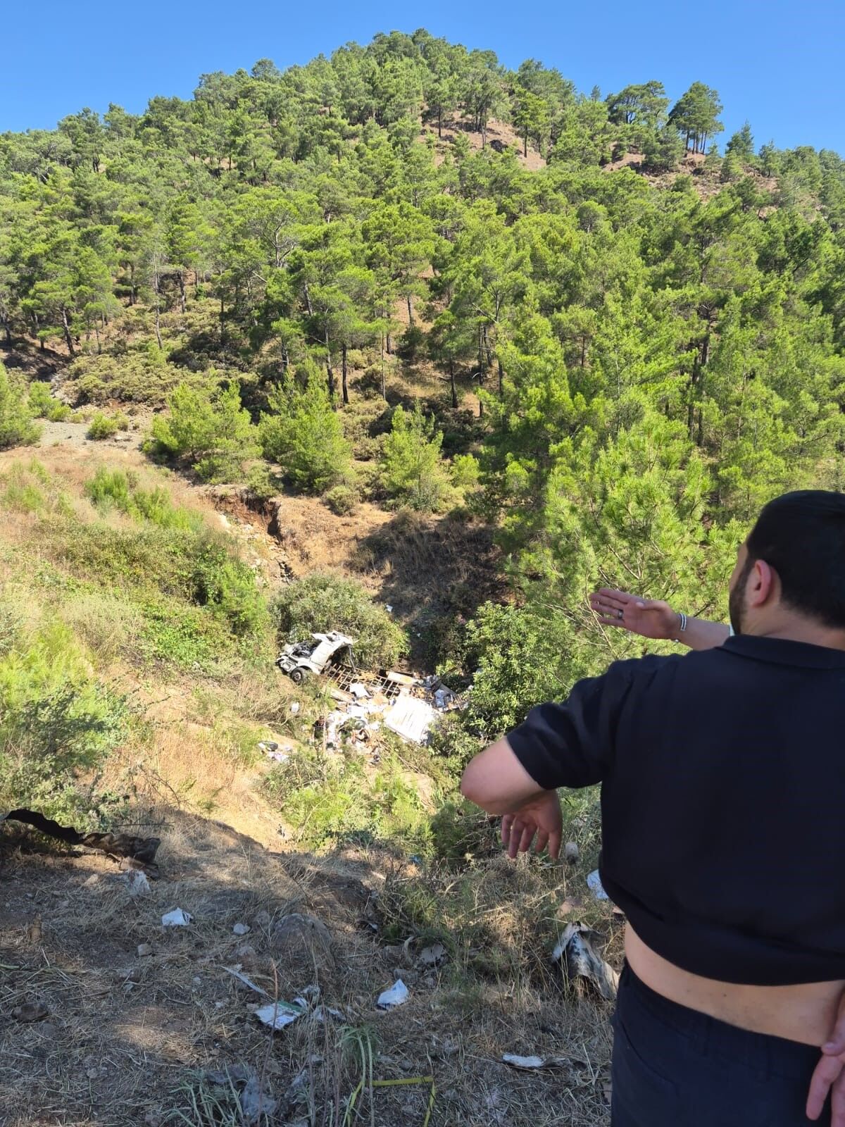 Antalya Kumluca'da Kamyon Şarampole Yuvarlandı! Sürücü Yaşamını Yitirdi (2)