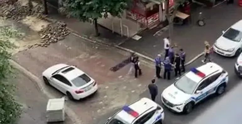 Avcılar'da Kavga Sırasında Bıçak Istedi; Alamayınca Masa Ve Sandalyeleri Devirdi