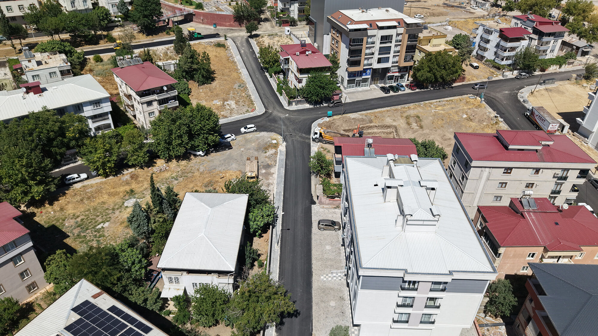Bahçelievler Mahallesi’nde Asfalt Çalışmaları Devam Ediyor