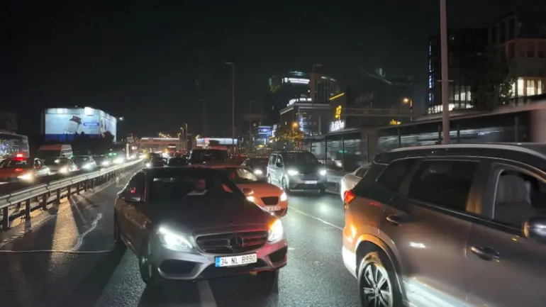 Bakırköy D 100 Kara Yolunda Otomobilin Çarptığı Yaya Hayatını Kaybetti