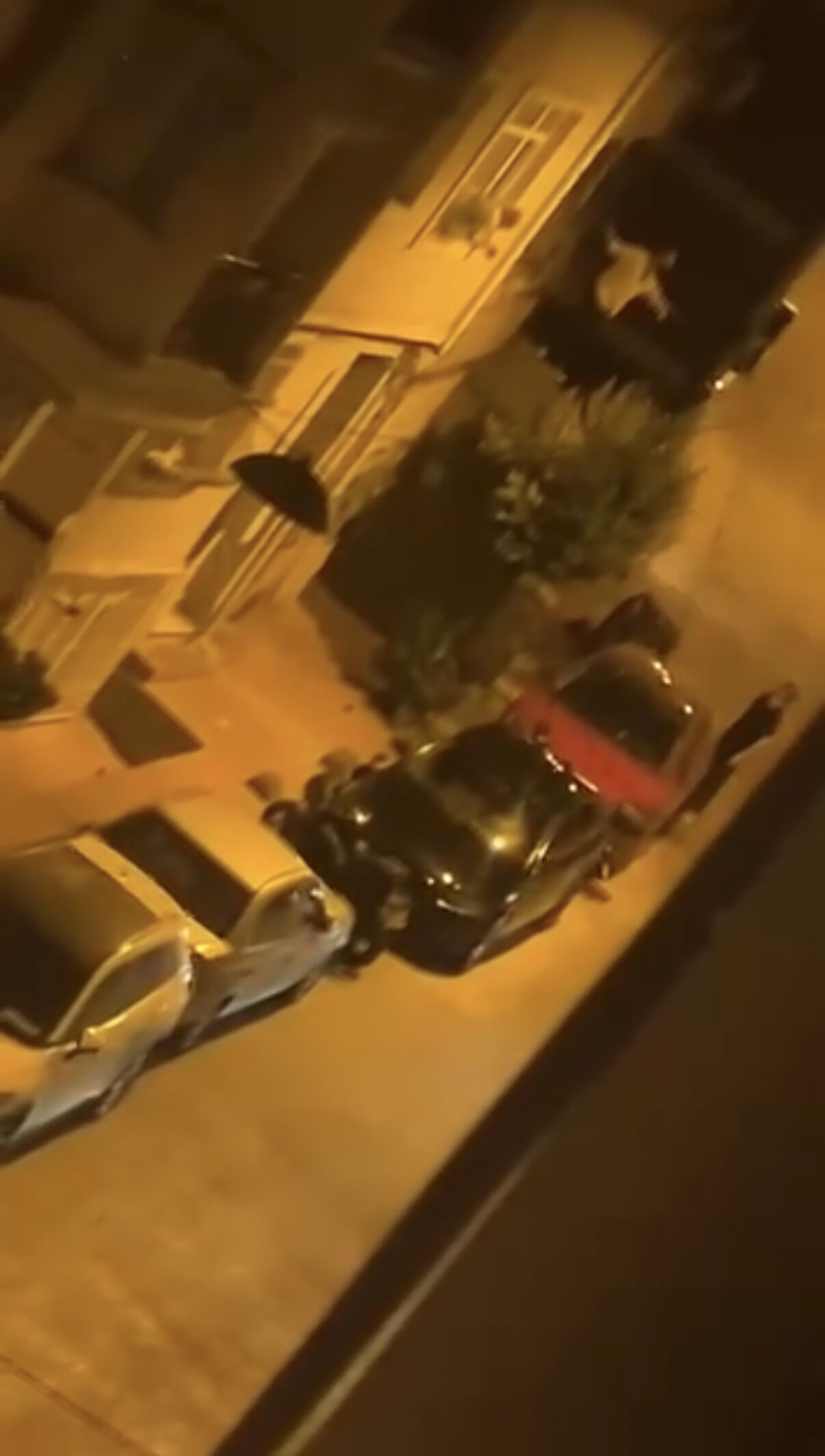 Beyoğlu'nda Eski Sevgili Dehşeti! Pencereye Tırmanıp Mahalleyi Ayağa Kaldırdı (2)