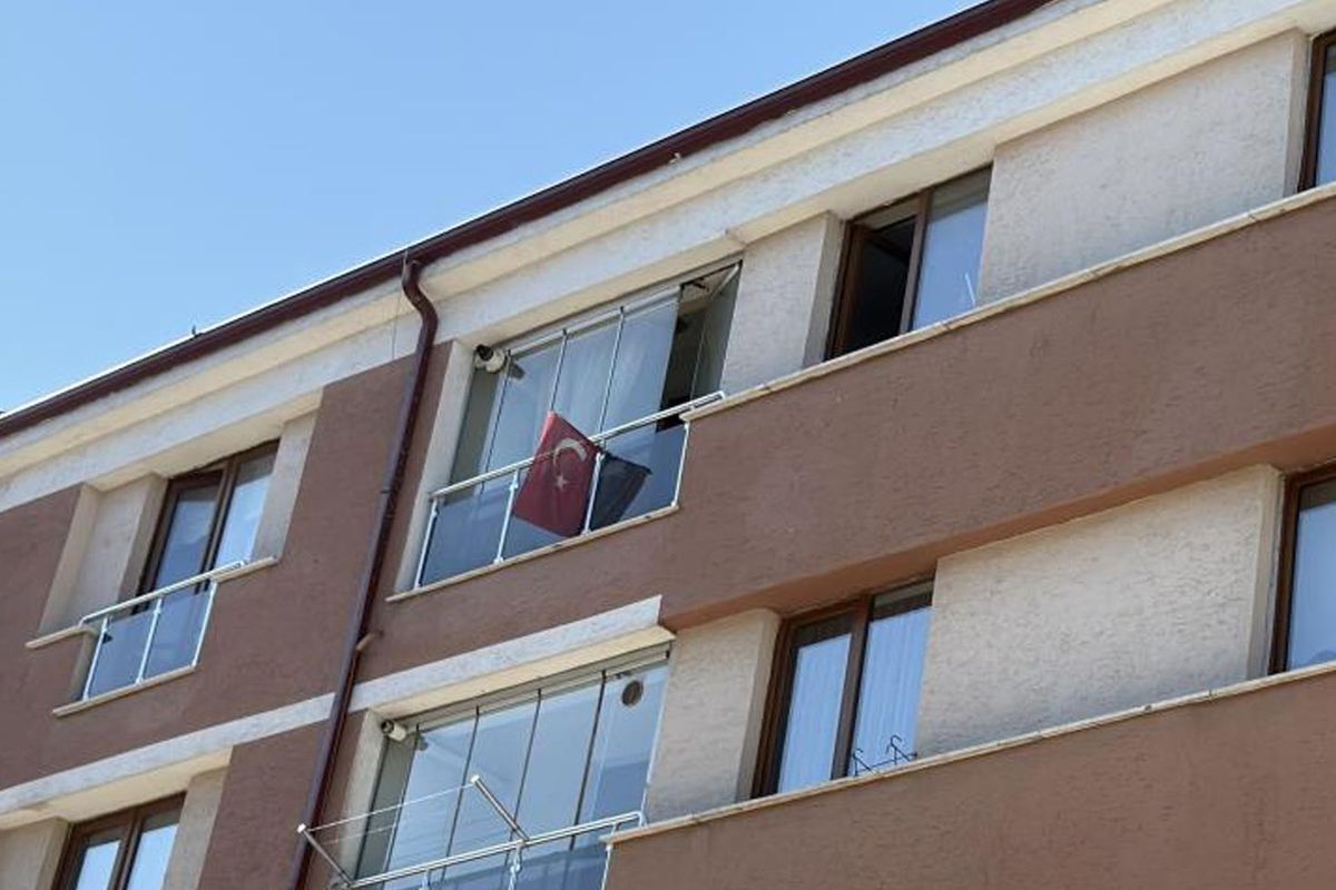 Bir Yıl Önce Eşini Kaybeden Adam Evinde Ölü Bulundu (2)