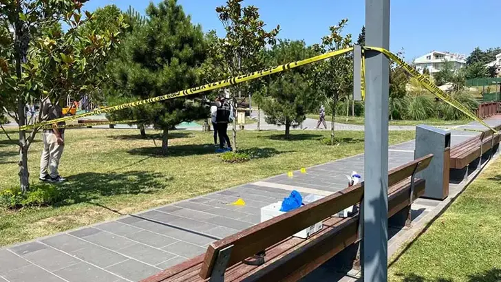 Boşanma aşamasındaki eşini boğazından bıçakladı