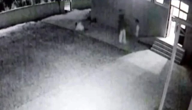 Cami Avlusunda İmamı Darp Etti! Uyarıya Şiddetle Karşılık Verdi (2)